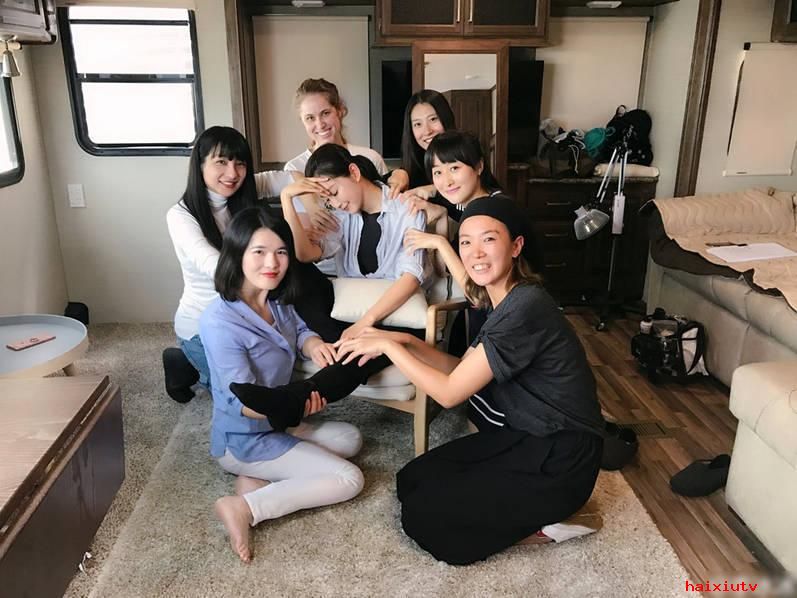 直播霸气老板 李冰冰帮工作人员买空购物车