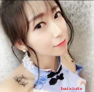 美女直播间视频 新主播上线求升钻——梓琪